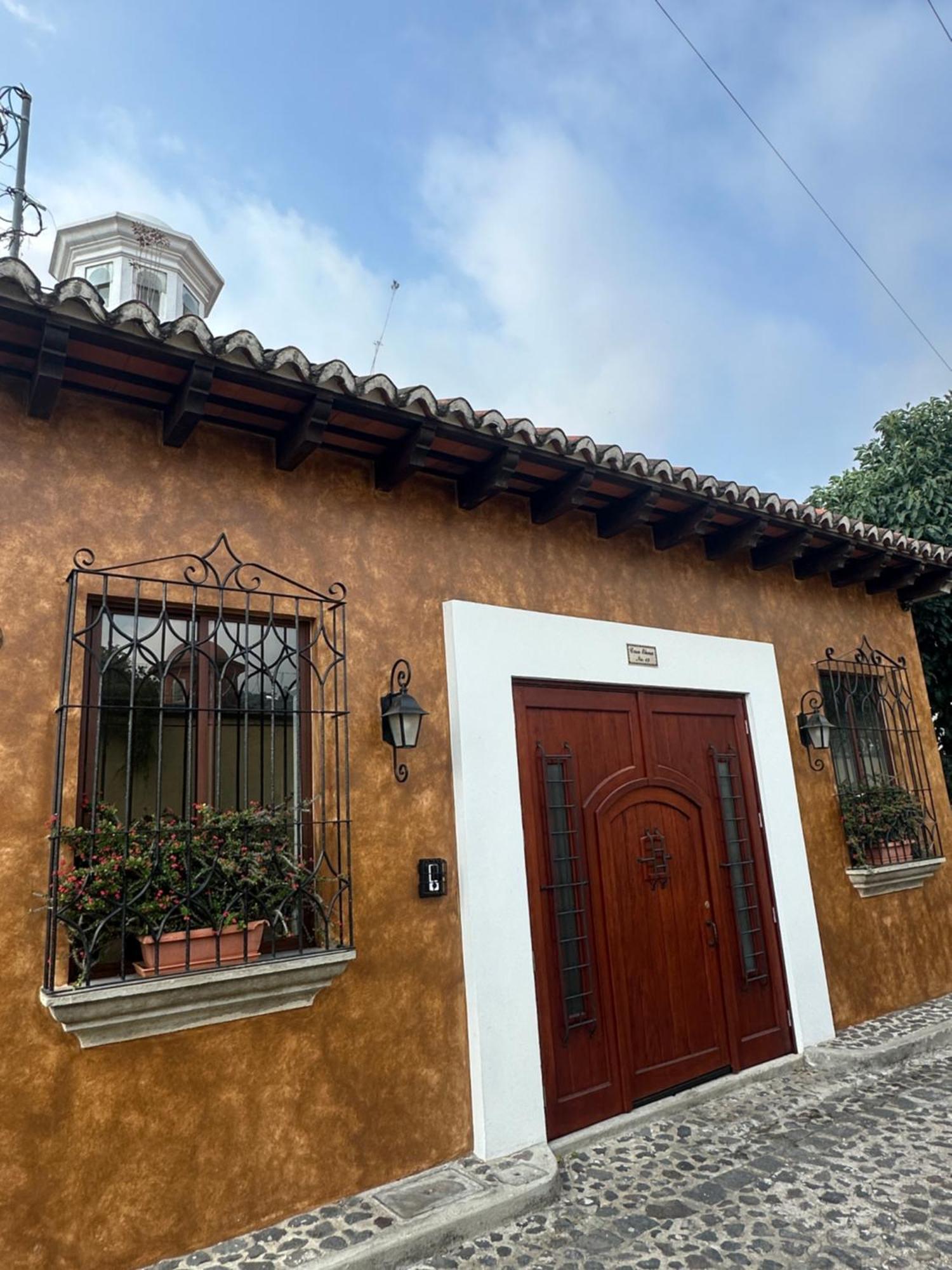 Casa Elena Bed & Breakfast Antigua Exterior photo